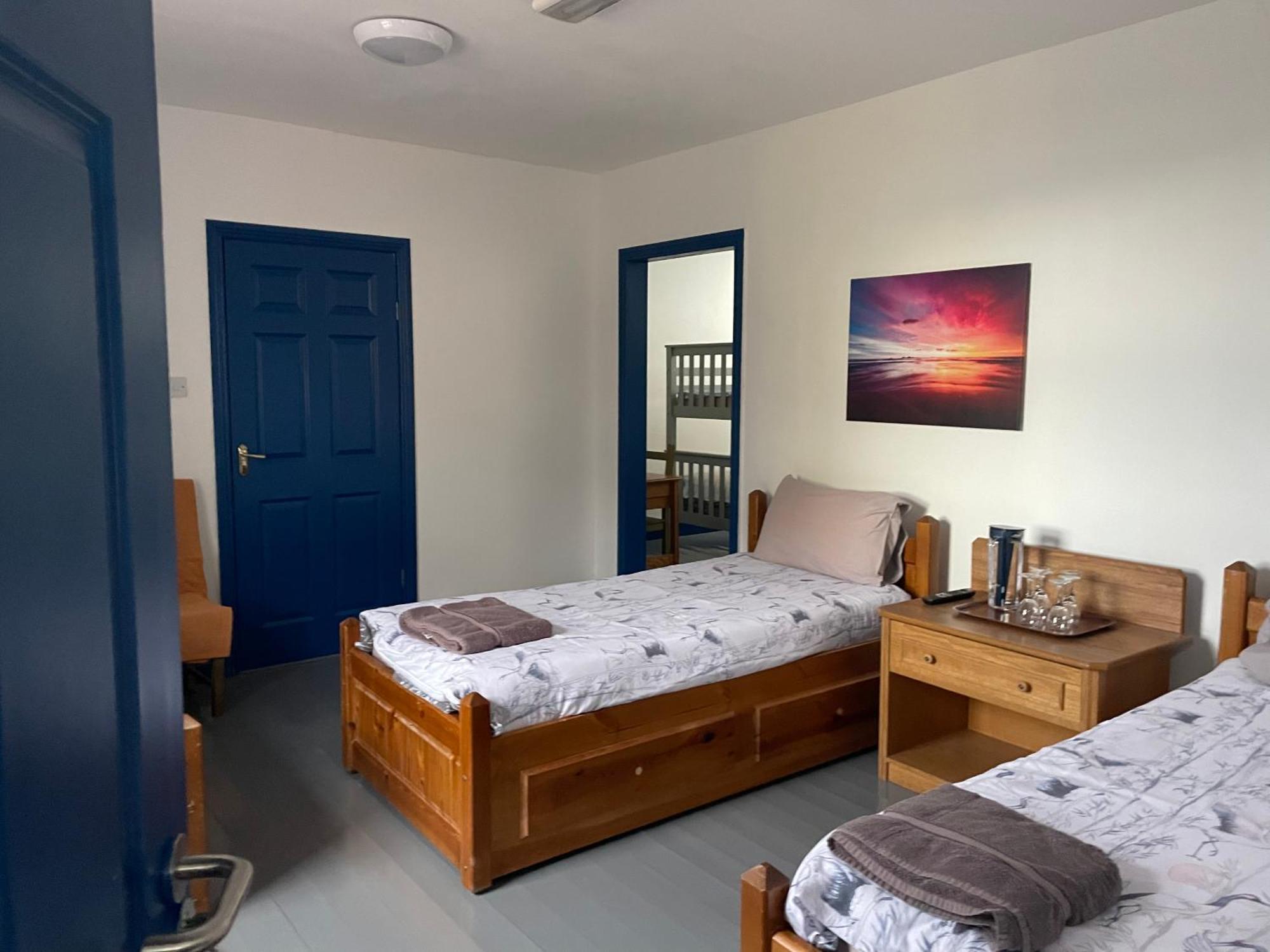 Coastguard Lodge Hostel At Tigh Tp Glaise Bheag エクステリア 写真