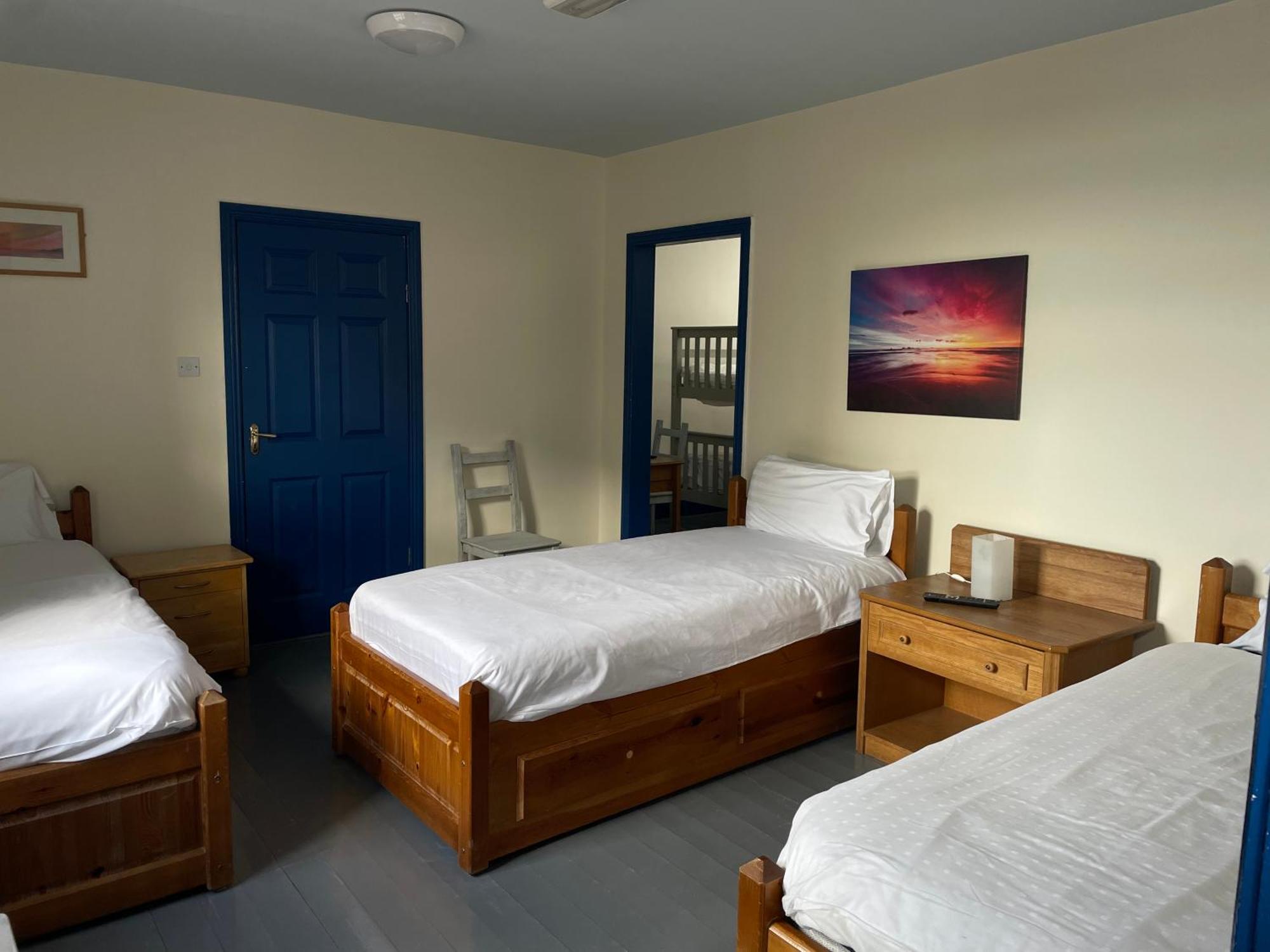 Coastguard Lodge Hostel At Tigh Tp Glaise Bheag エクステリア 写真