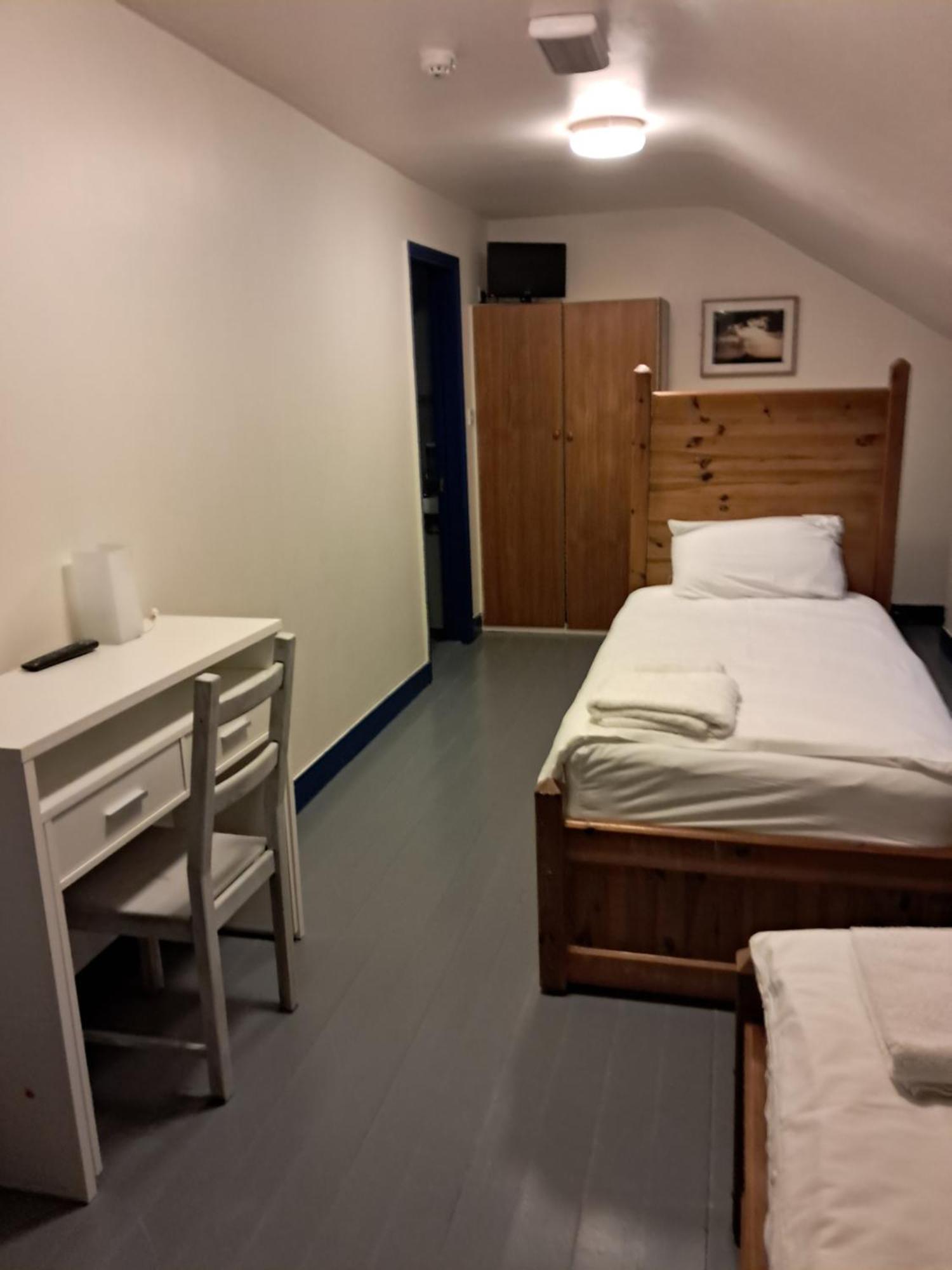 Coastguard Lodge Hostel At Tigh Tp Glaise Bheag エクステリア 写真