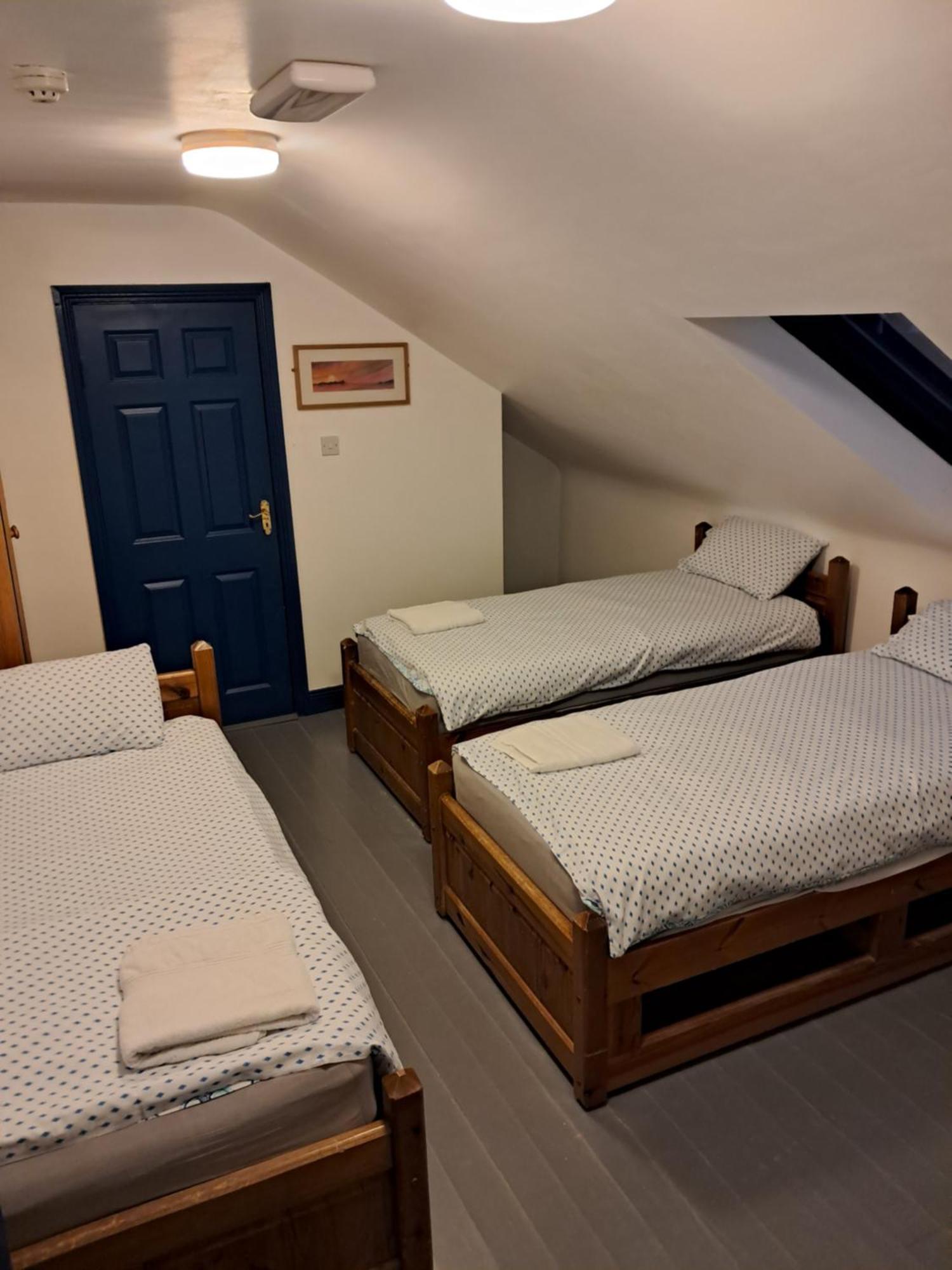Coastguard Lodge Hostel At Tigh Tp Glaise Bheag エクステリア 写真